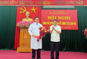 BỆNH VIỆN Y HỌC CỔ TRUYỀN TỈNH NINH BÌNH TỔ CHỨC HỘI NGHỊ CÔNG BỐ QUYẾT ĐỊNH VỀ CÔNG TÁC CÁN BỘ