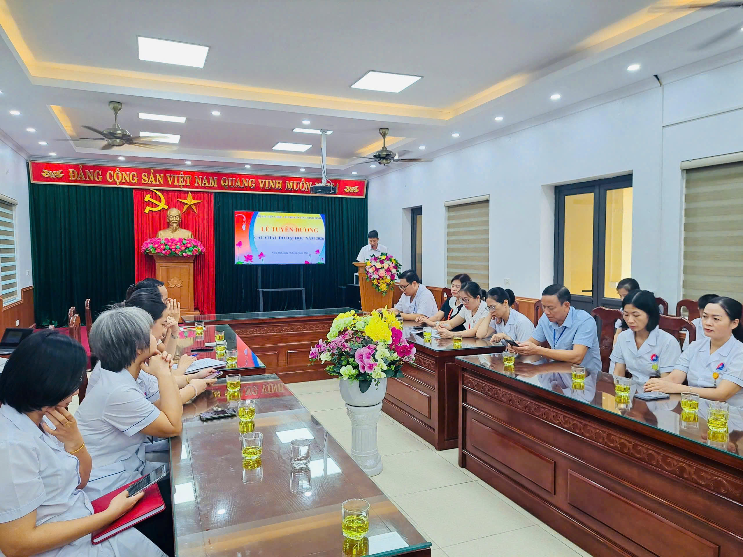 Chương trình tuyên dương, trao thưởng cho các cháu là con viên chức, người lao động Bệnh viện đỗ đại học năm 2026