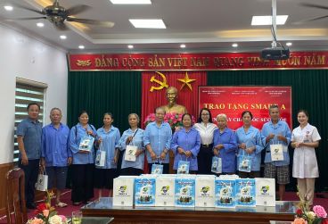 BỆNH VIỆN Y HỌC CỔ TRUYỀN TỈNH NINH BÌNH TỔ CHỨC CHƯƠNG TRÌNH “TRAO TẶNG SMART A – CHUNG TAY CHĂM SÓC SỨC KHỎE”